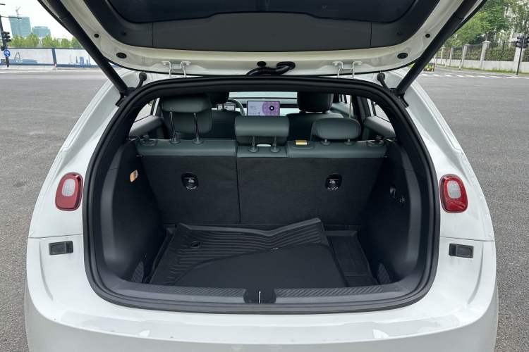 Used firefly 2025 Free Edition Interior 12
