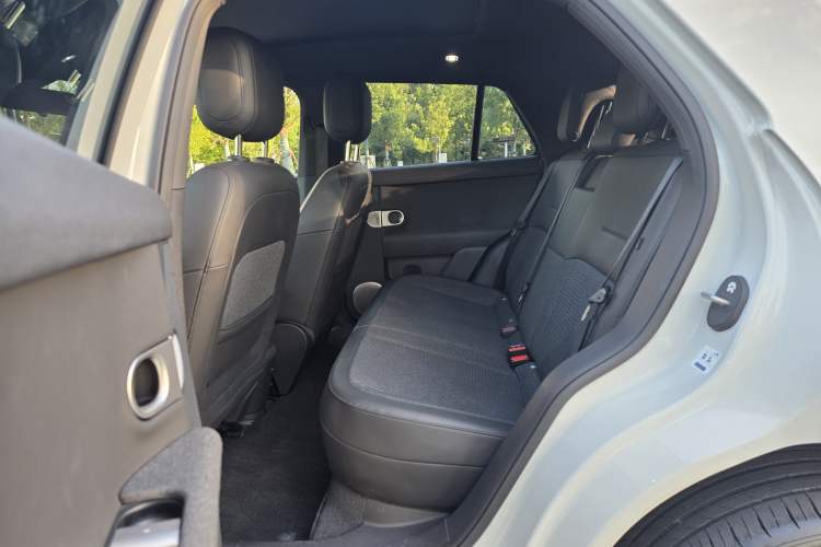 Used firefly 2025 Free Edition Interior 2