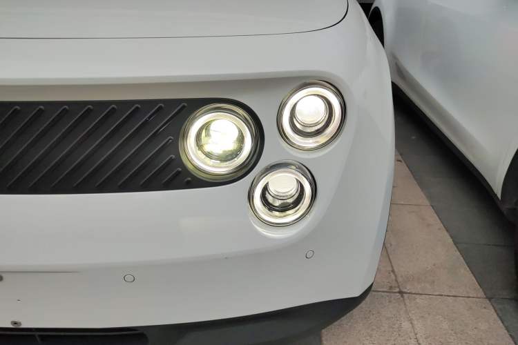 Used firefly 2025 Illuminated Edition Left Front Headlight