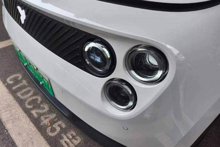 Used firefly 2025 Illuminated Edition Left Front Headlight