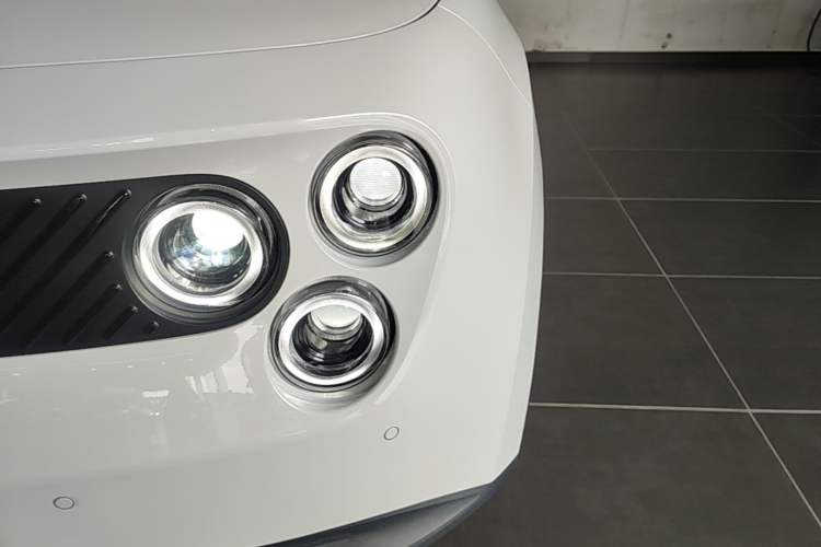 Used firefly 2025 Illuminated Edition Left Front Headlight
