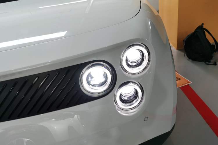 Used firefly 2025 Illuminated Edition Left Front Headlight
