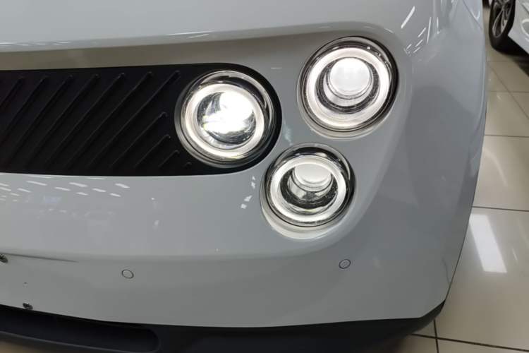 Used firefly 2025 Illuminated Edition Left Front Headlight