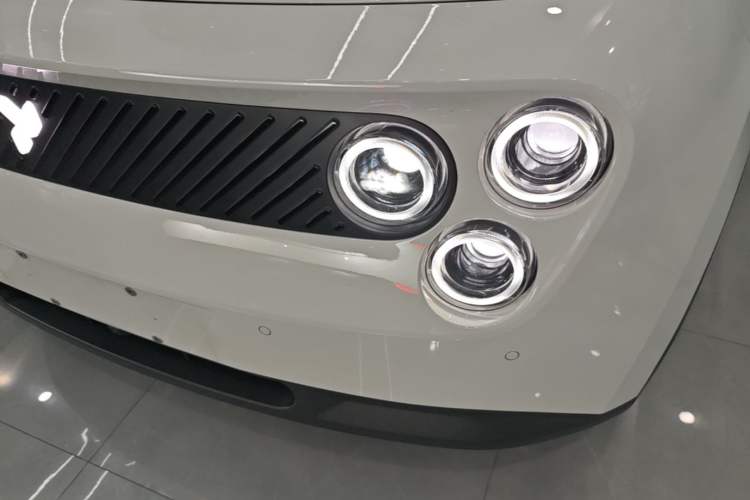 Used firefly 2025 Illuminated Edition Left Front Headlight