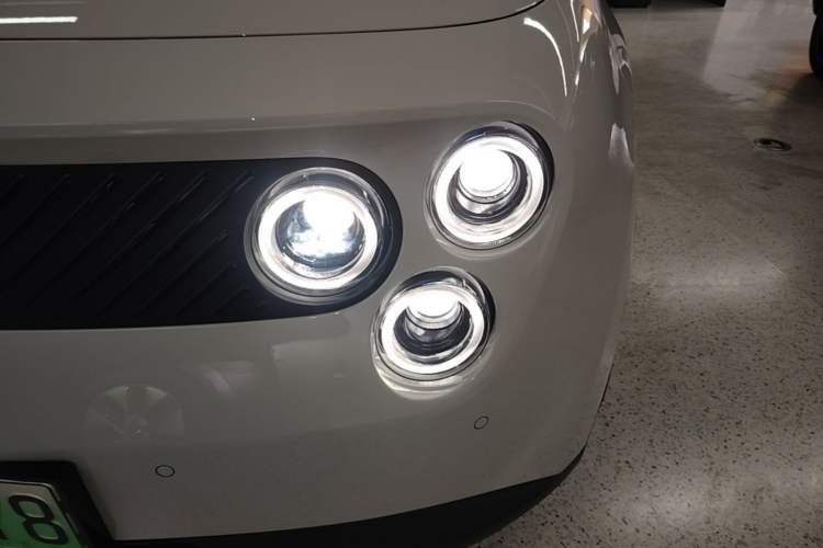 Used firefly 2025 Free Edition Left Front Headlight