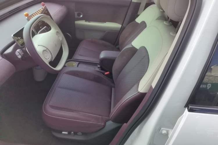 Used firefly 2025 Illuminated Edition Left Front Seat