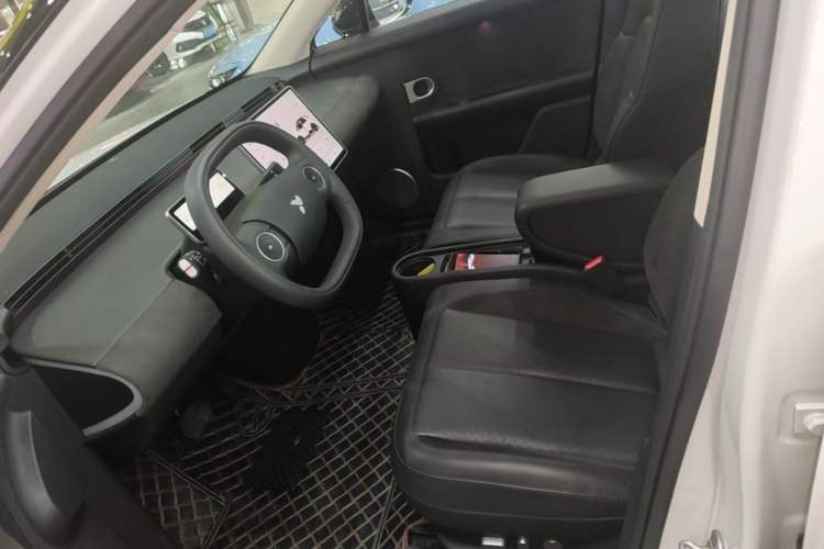 Used firefly 2025 Illuminated Edition Left Front Seat