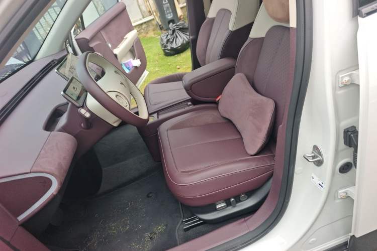 Used firefly 2025 Illuminated Edition Left Front Seat