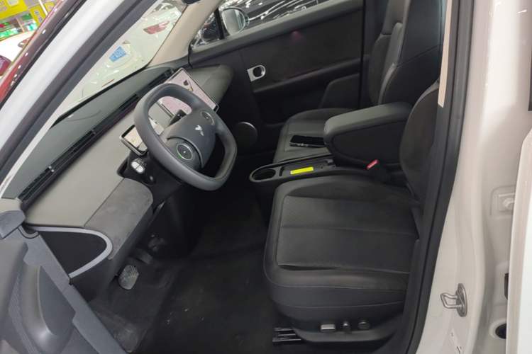 Used firefly 2025 Illuminated Edition Left Front Seat
