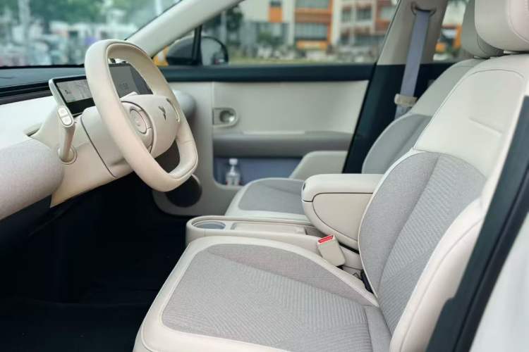 Used firefly 2025 Free Edition Left Front Seat