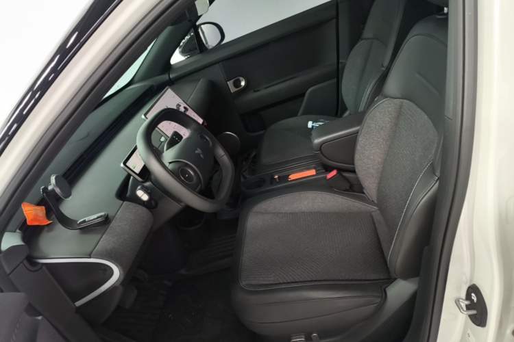 Used firefly 2025 Free Edition Left Front Seat