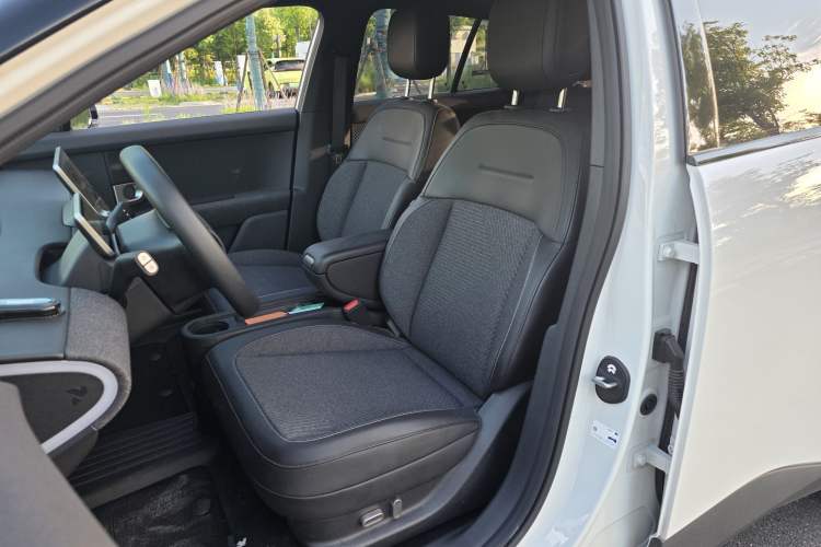 Used firefly 2025 Free Edition Left Front Seat