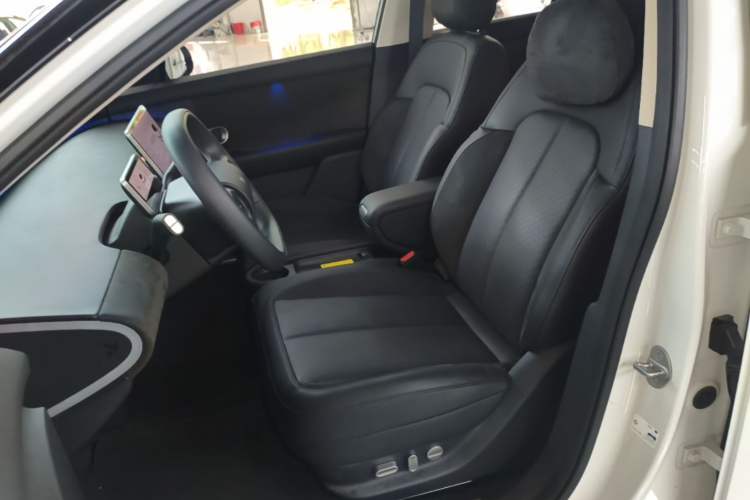 Used firefly 2025 Illuminated Edition Left Front Seat