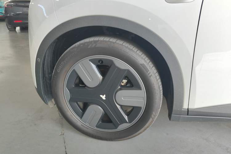 Used firefly 2025 Free Edition Left Front Wheel Hub