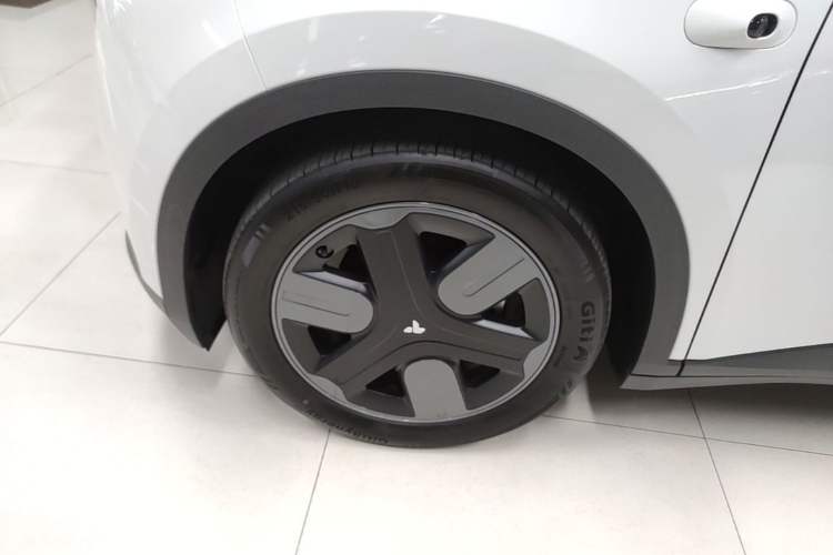 Used firefly 2025 Free Edition Left Front Wheel Hub