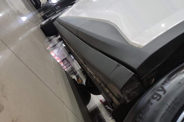 Used firefly 2025 Illuminated Edition Left Side Sill