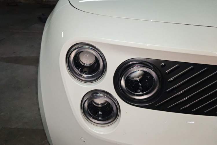 Used firefly 2025 Illuminated Edition Right Front Headlight