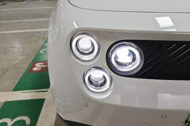 Used firefly 2025 Illuminated Edition Right Front Headlight