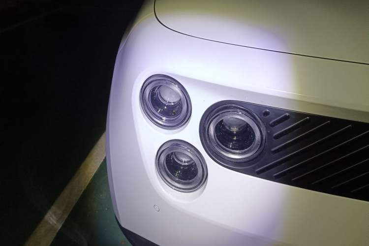 Used firefly 2025 Free Edition Right Front Headlight