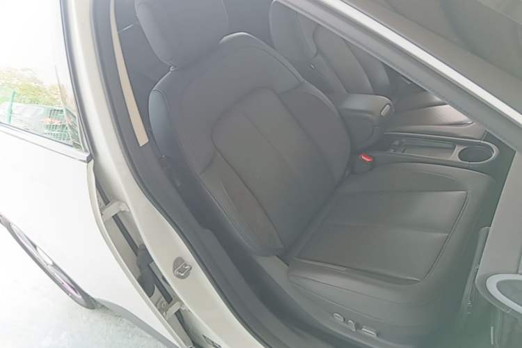 Used firefly 2025 Illuminated Edition Right Front Seat