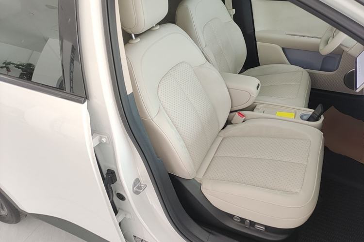 Used firefly 2025 Illuminated Edition Right Front Seat