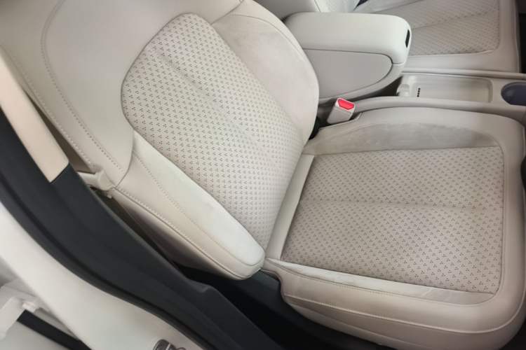 Used firefly 2025 Illuminated Edition Right Front Seat