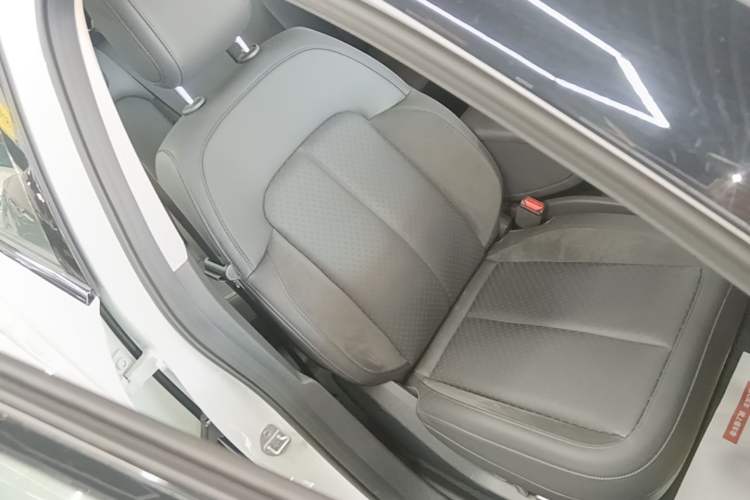 Used firefly 2025 Illuminated Edition Right Front Seat