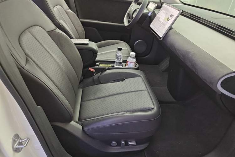 Used firefly 2025 Illuminated Edition Right Front Seat