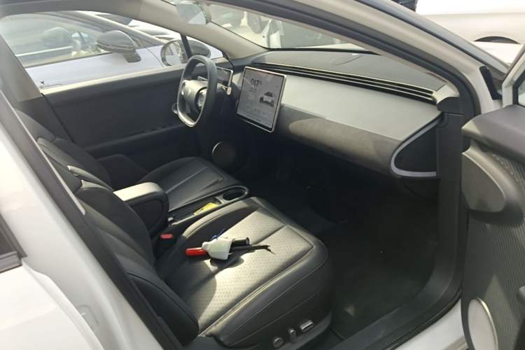 Used firefly 2025 Illuminated Edition Right Front Seat
