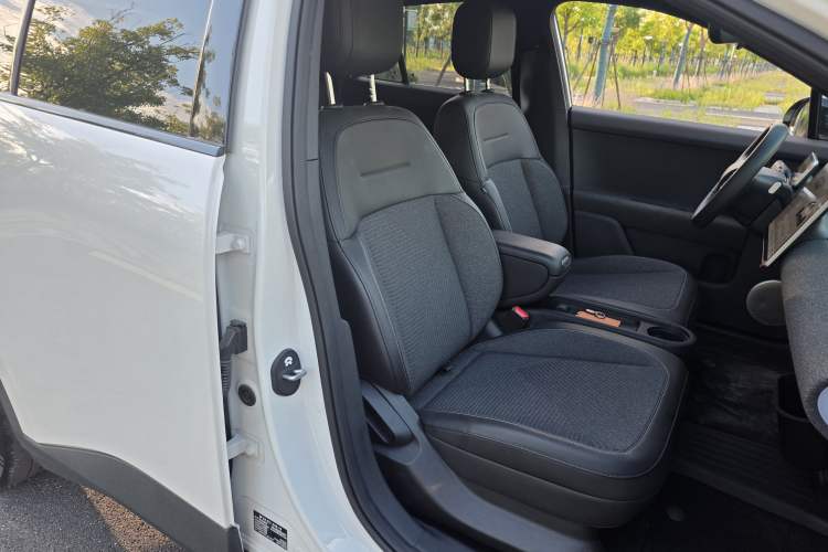 Used firefly 2025 Free Edition Right Front Seat