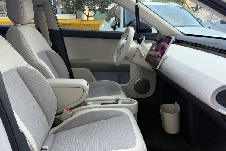 Used firefly 2025 Free Edition Right Front Seat