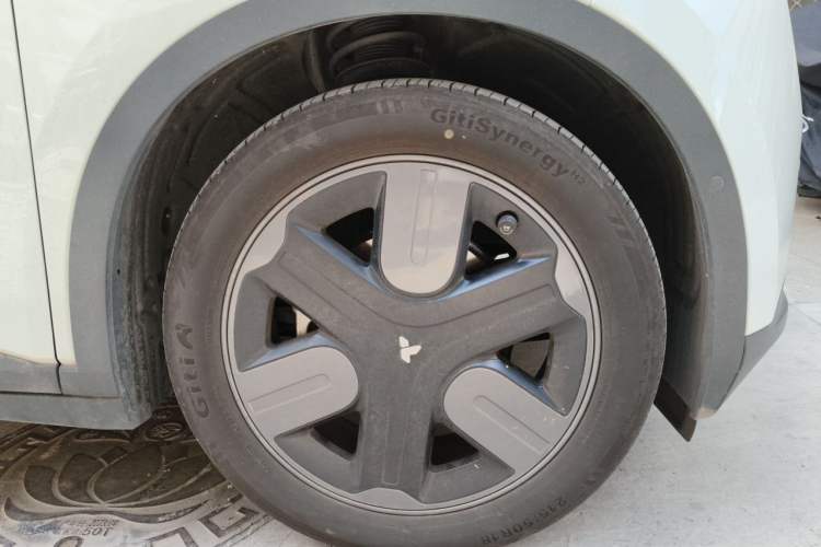 Used firefly 2025 Illuminated Edition Right Front Wheel Hub