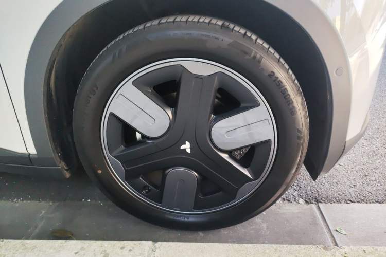 Used firefly 2025 Free Edition Right Front Wheel Hub