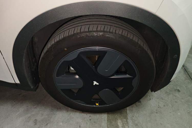 Used firefly 2025 Illuminated Edition Right Front Wheel Hub