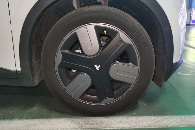 Used firefly 2025 Free Edition Right Front Wheel Hub