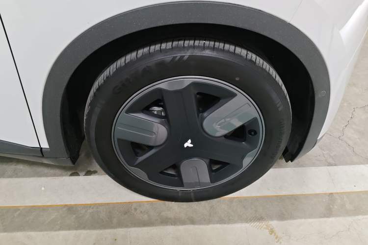 Used firefly 2025 Illuminated Edition Right Front Wheel Hub