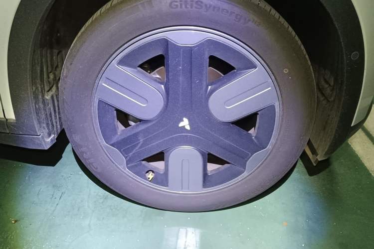 Used firefly 2025 Free Edition Right Front Wheel Hub