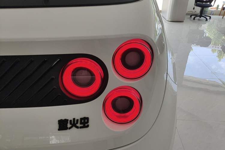 Used firefly 2025 Illuminated Edition Right Rear Taillight