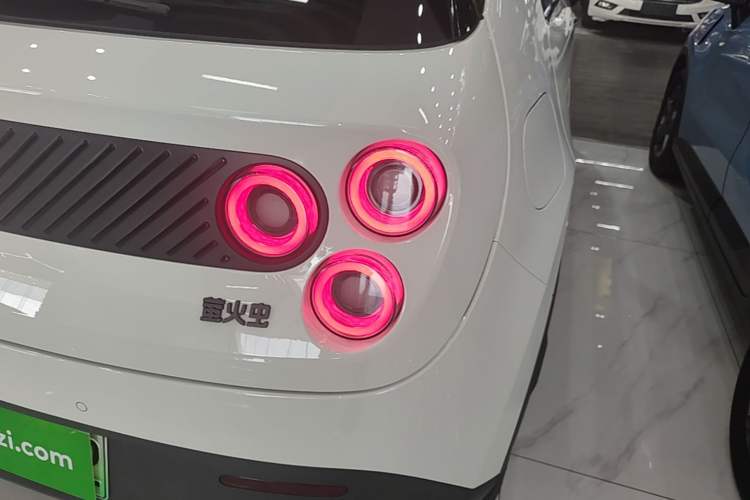 Used firefly 2025 Illuminated Edition Right Rear Taillight