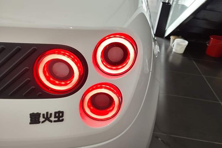 Used firefly 2025 Illuminated Edition Right Rear Taillight