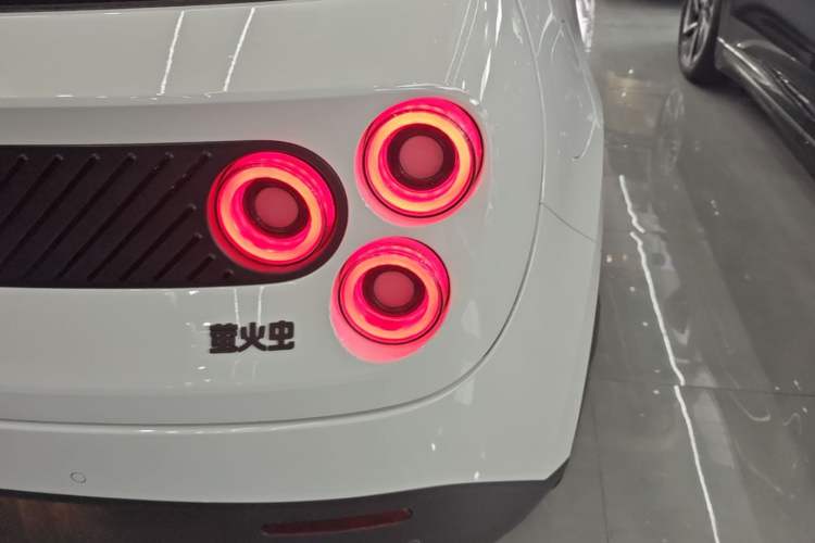 Used firefly 2025 Illuminated Edition Right Rear Taillight