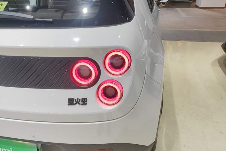 Used firefly 2025 Illuminated Edition Right Rear Taillight