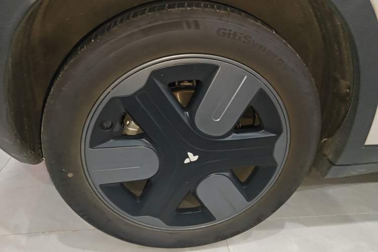 Used firefly 2025 Free Edition Right Rear Wheel Hub