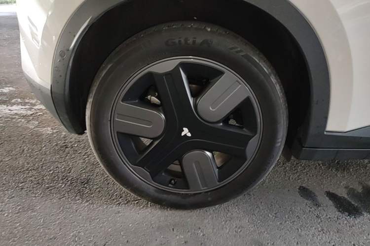 Used firefly 2025 Free Edition Right Rear Wheel Hub