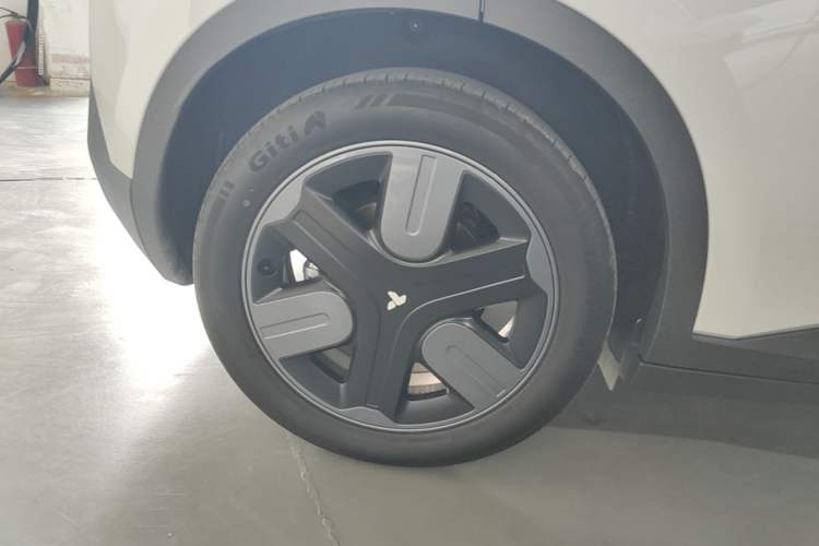 Used firefly 2025 Free Edition Right Rear Wheel Hub