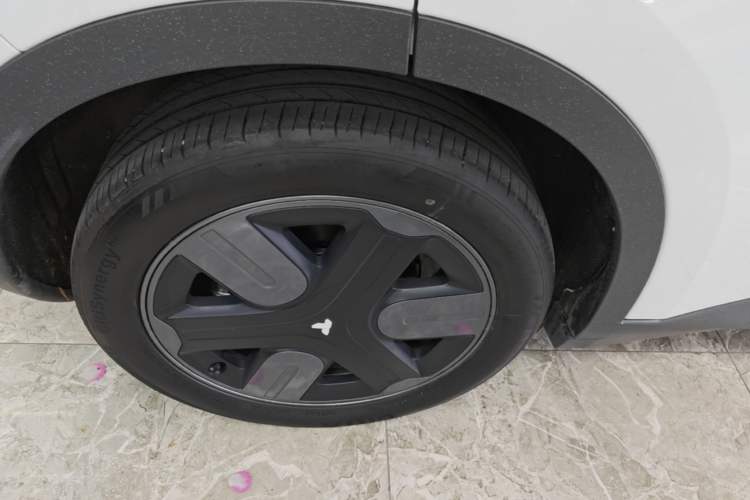 Used firefly 2025 Illuminated Edition Right Rear Wheel Hub