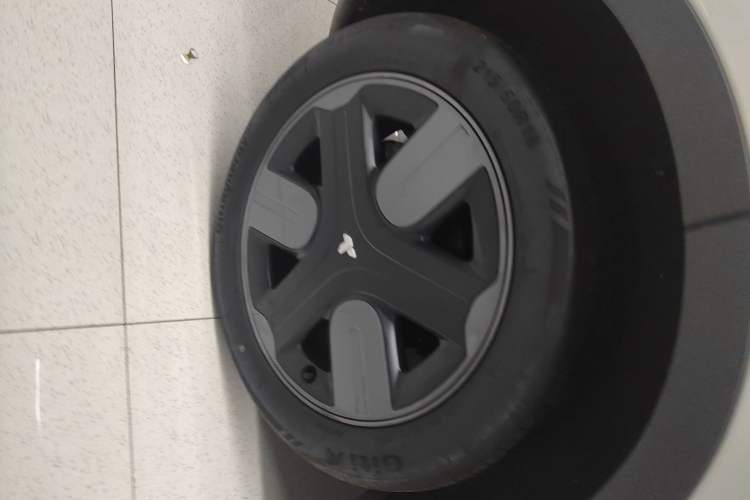 Used firefly 2025 Free Edition Right Rear Wheel Hub