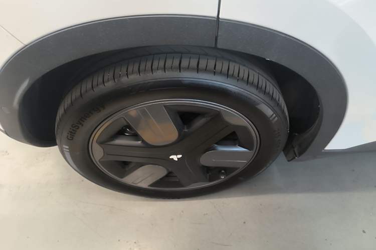 Used firefly 2025 Free Edition Right Rear Wheel Hub