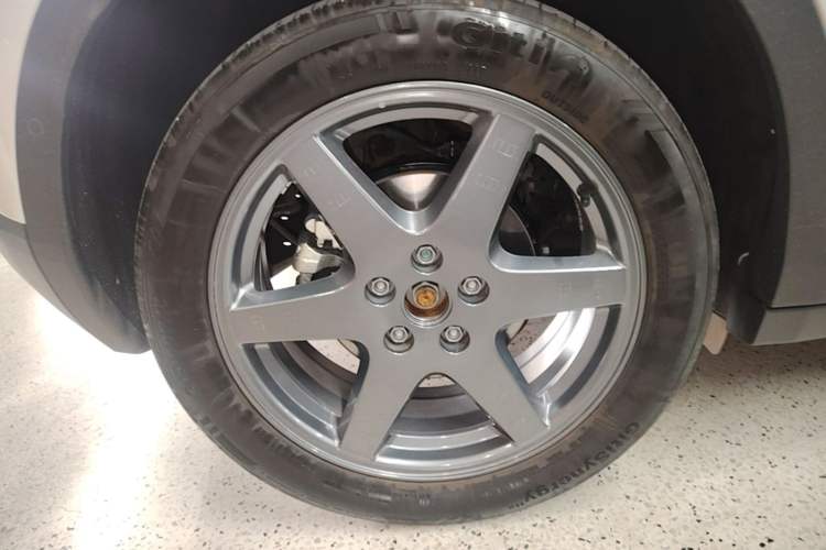 Used firefly 2025 Free Edition Right Rear Wheel Hub