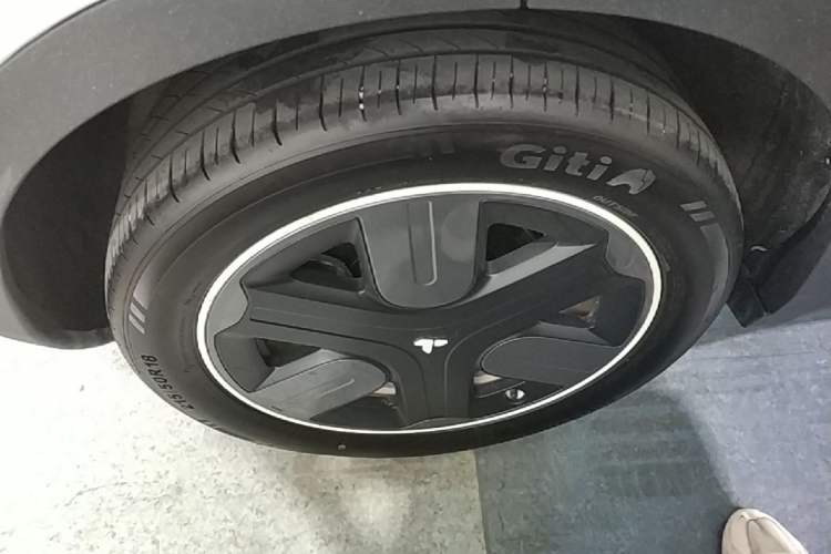 Used firefly 2025 Free Edition Right Rear Wheel Hub